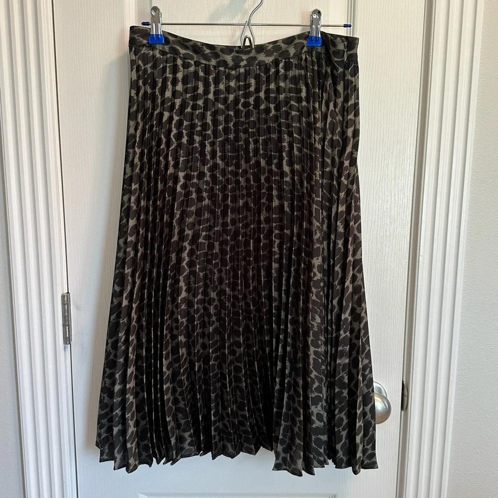 Banana Republic Dark green and black animal print knee length skirt size 6 - Picture 1 of 3